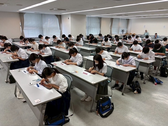 b64ee400-5e55-4ee7-9245-5f749e597ac8.jpg